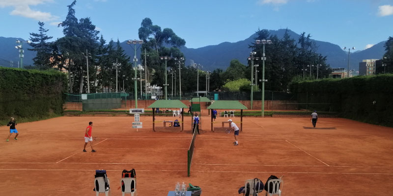 clases-de-tenis-grupales-en-bogota